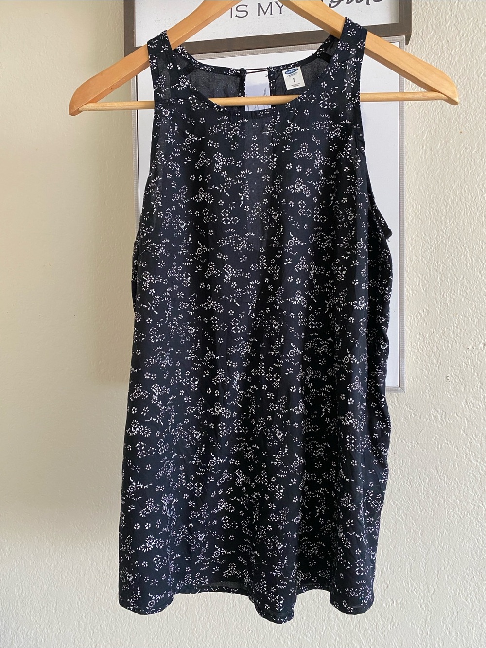 Old Navy Floral High-Neck Sleeveless Tank Top Black & White Keyhole Back